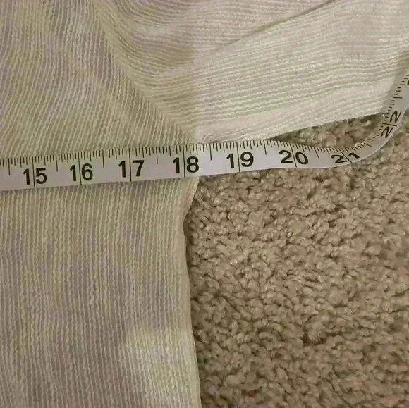 VINCE OFF WHITE RAYON/SILK CREPE PULLOVER STYLE BLOUSE SIZE 2 - Picture 10 of 10